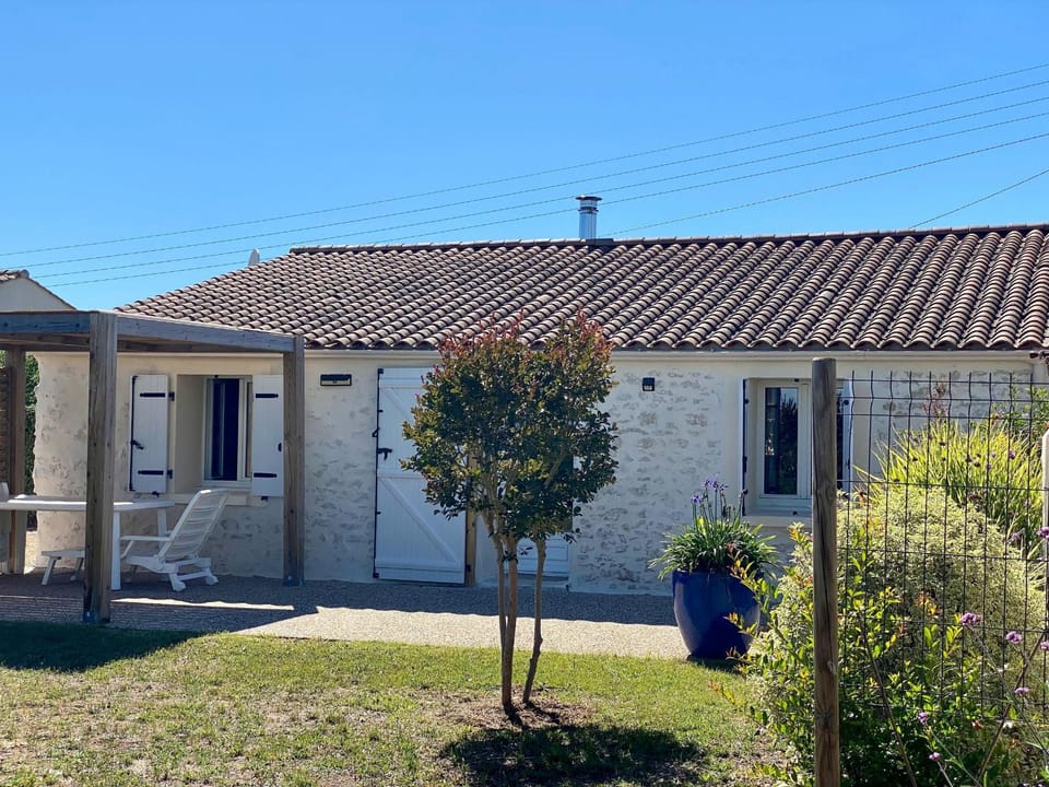 Maison Rénovée Avec Jardin, Proche Océan et Commodités - FR-1-336-132 House in Pays de la Loire