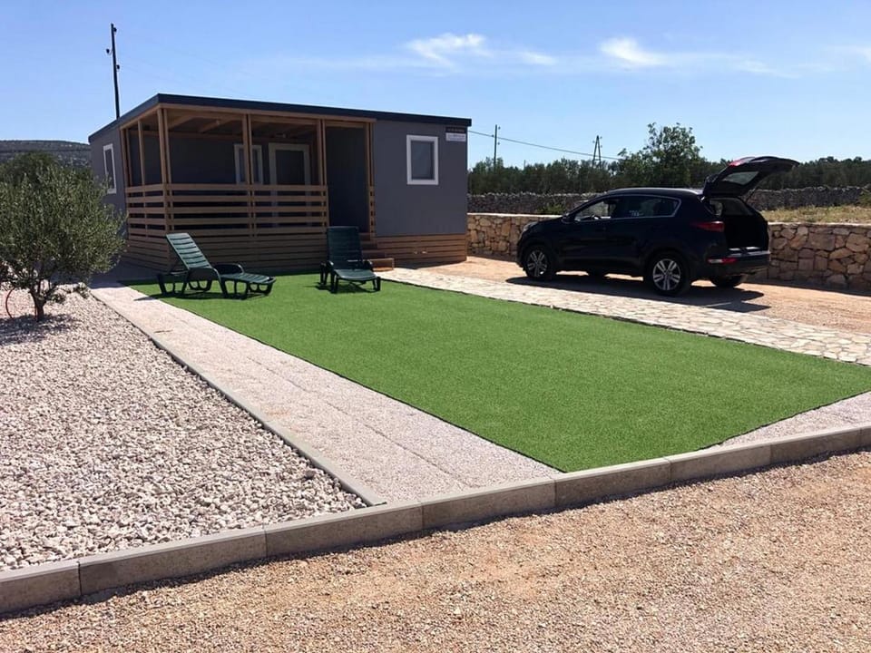 Patio, Facade/entrance