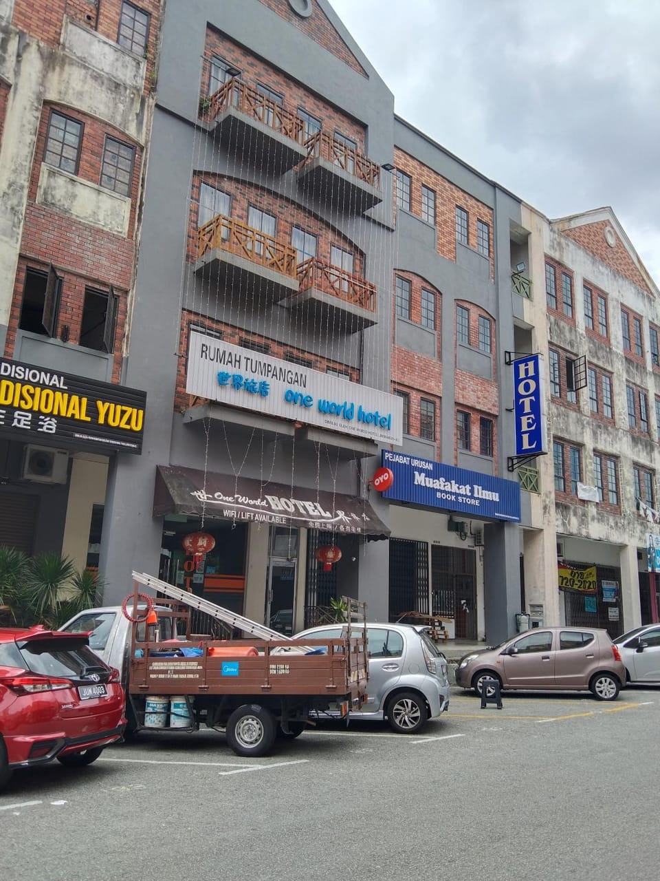 Property building, Facade/entrance, Day, Street view, Parking