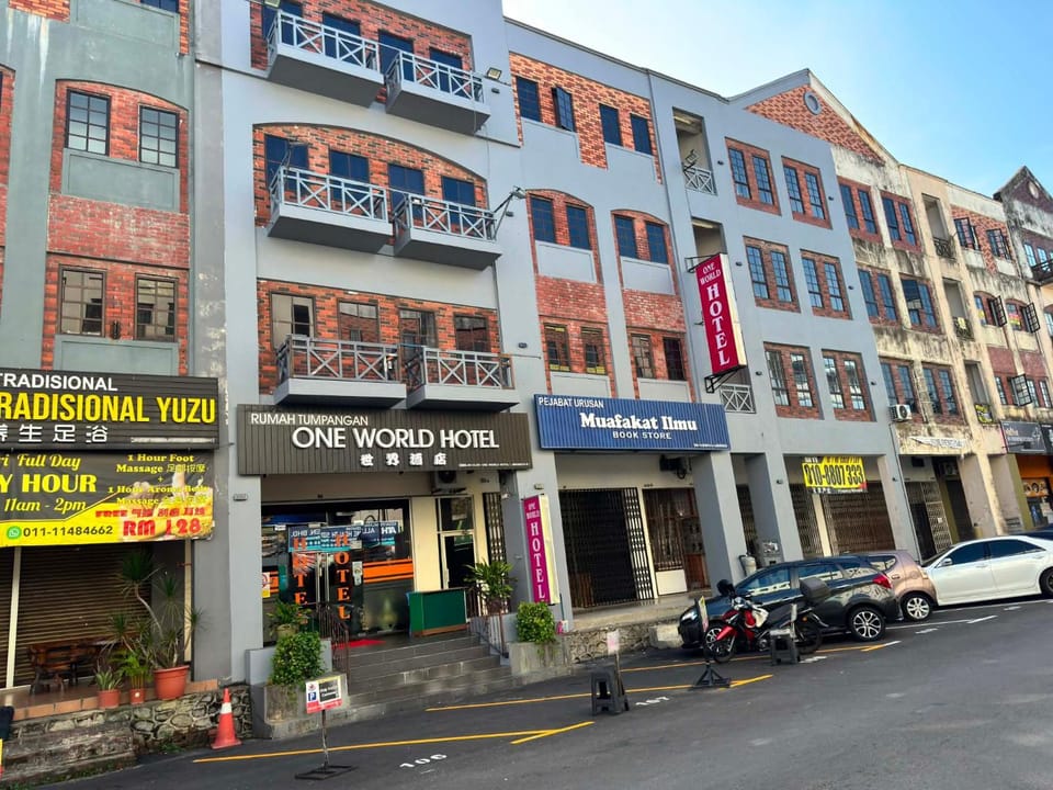Property building, Facade/entrance, Day, Street view, Parking