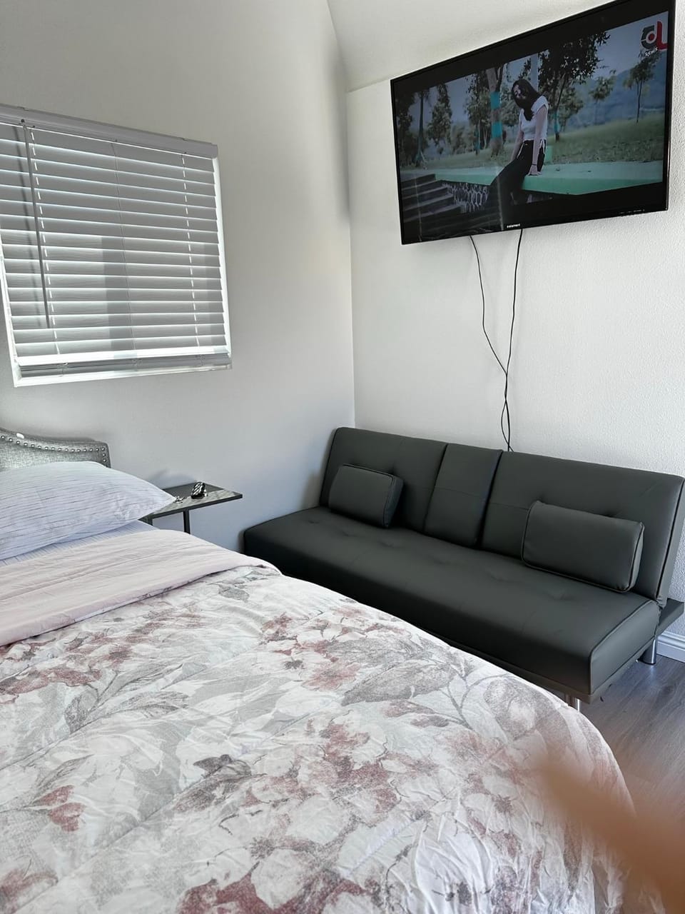 Tiny house in the heart of MOVAL private freeparking Netflix Campground/ 
RV Resort in Moreno Valley
