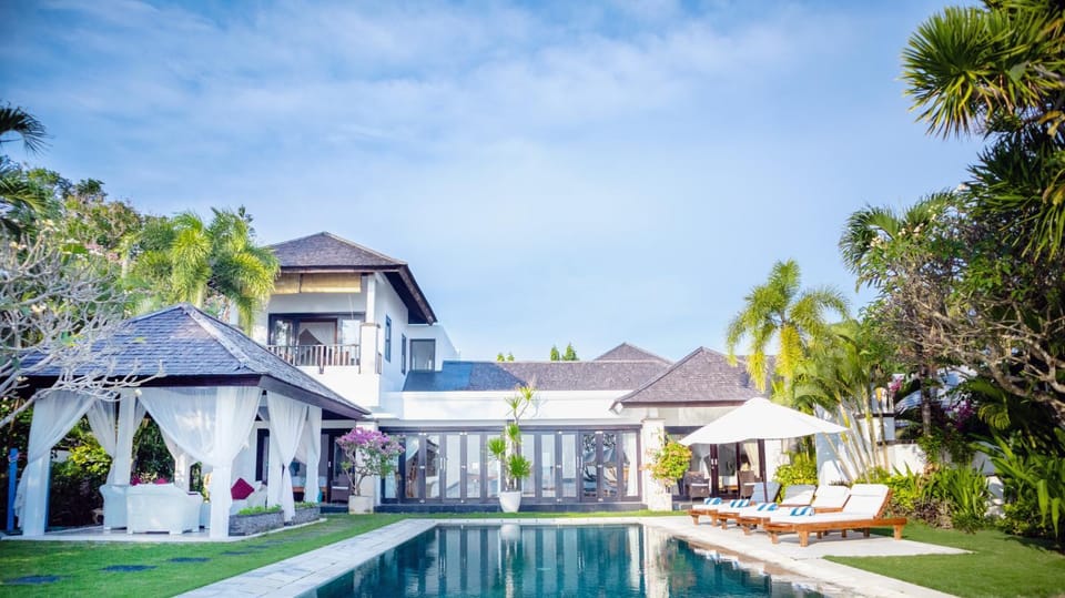 Property building, Swimming pool, Swimming pool