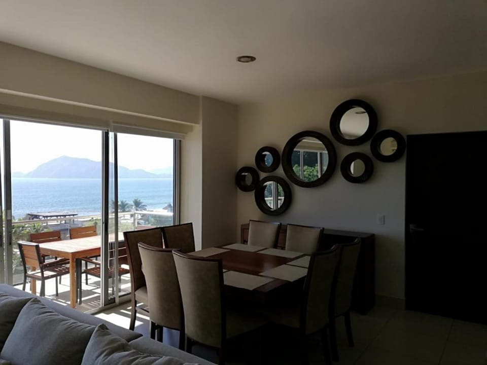 Ponto Horizonte Manzanillo. Best place in Manzanillo!!! Luxury beach front condo, gorgeous views!! Best place you can stay!with up to 8 people. Apartment in Manzanillo