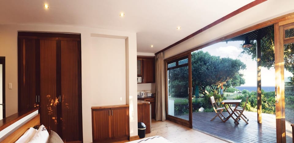 Patio, Communal lounge/ TV room, Natural landscape, Garden, TV and multimedia, View (from property/room), Balcony/Terrace, Kitchen or kitchenette, Seating area, Dining area, Evening entertainment, Garden view