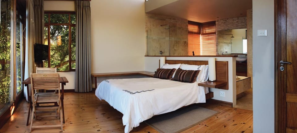 Bed, Photo of the whole room, Seating area, Bedroom, wardrobe