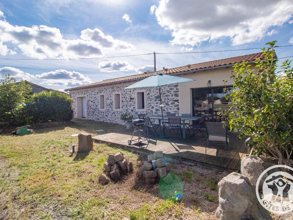 Gîte moderne et confort, proche Puy du Fou, Nantes, Cholet, terrasse, pêche à l'étang privé - FR-1-622-42 House in Pays de la Loire