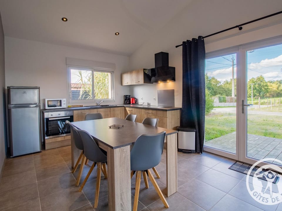 Gîte moderne et confort, proche Puy du Fou, Nantes, Cholet, terrasse, pêche à l'étang privé - FR-1-622-42 House in Pays de la Loire