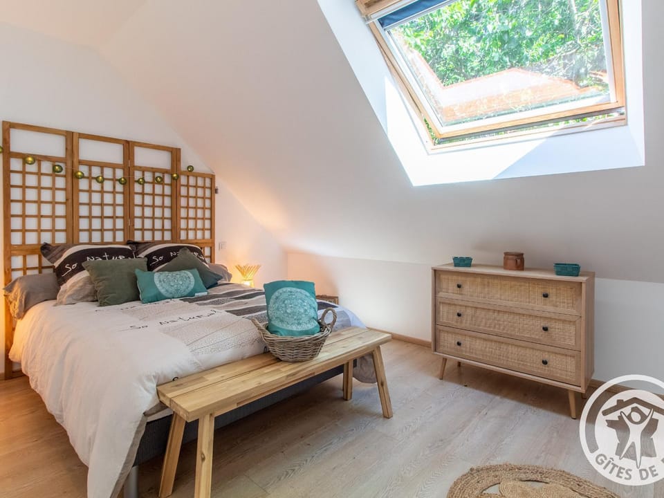 Gîte accueillant avec piscine chauffée à partager, près d'Angers, idéal pour vacances en nature - FR-1-622-44 House in Pays de la Loire