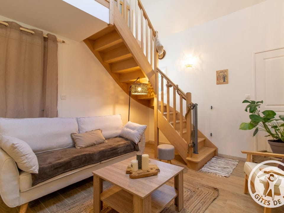 Gîte accueillant avec piscine chauffée à partager, près d'Angers, idéal pour vacances en nature - FR-1-622-44 House in Pays de la Loire