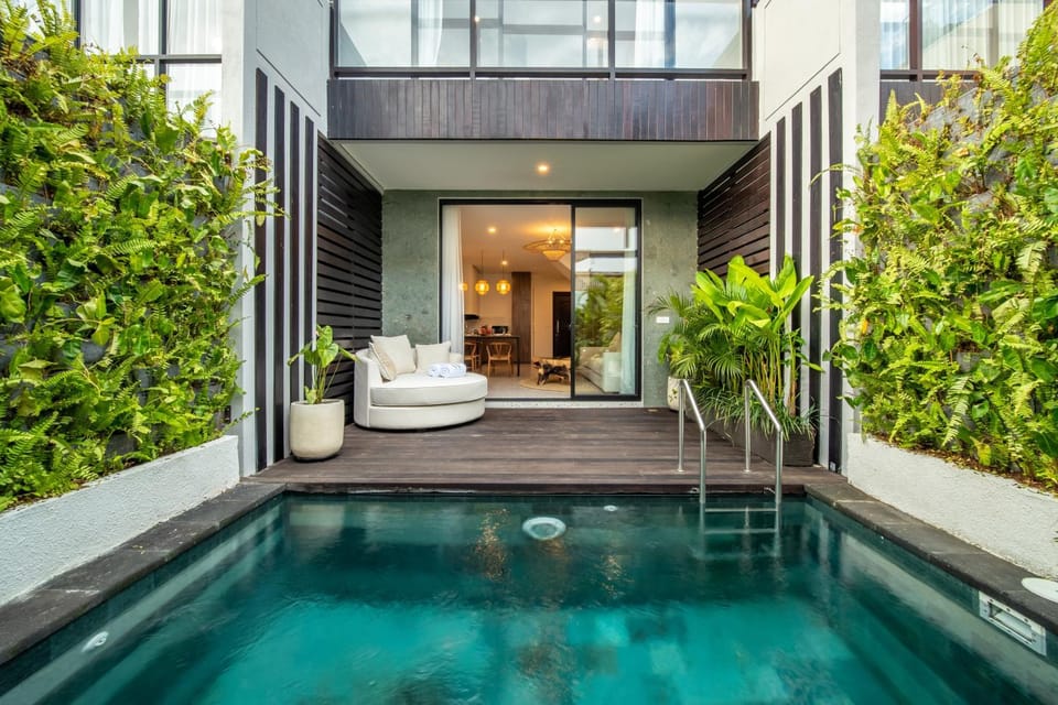 Property building, Patio, Day, Natural landscape, Garden, Living room, Seating area, Garden view, Pool view, Swimming pool, Swimming pool, sunbed
