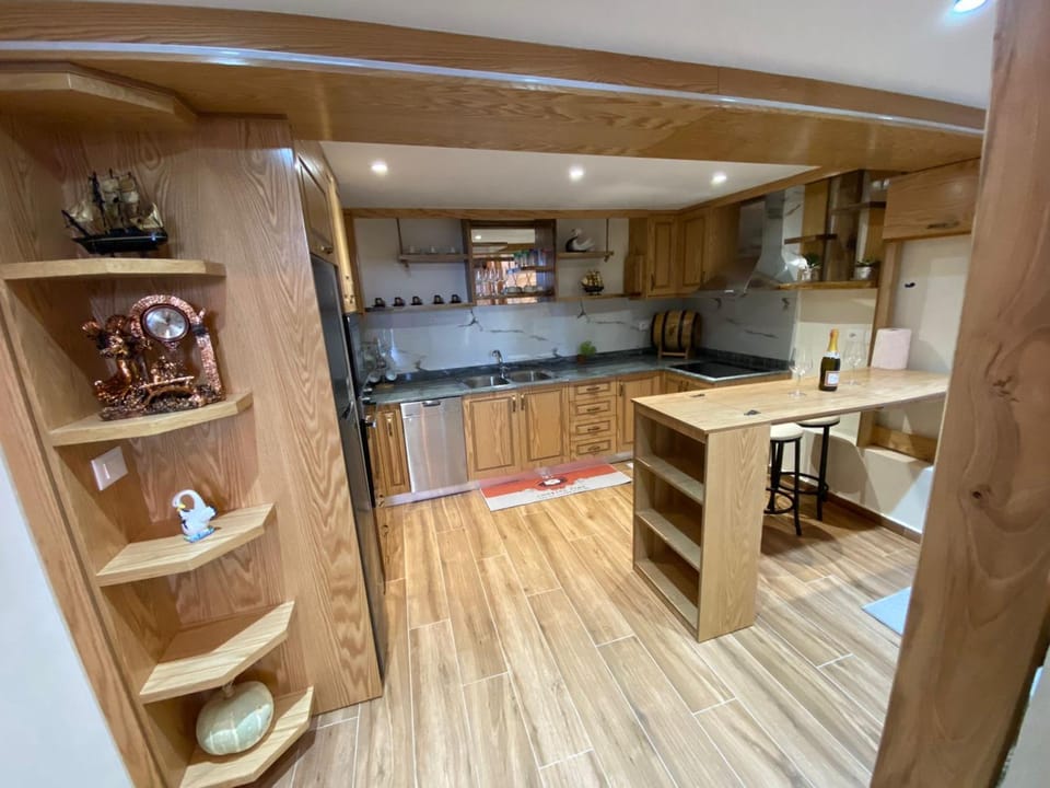 Kitchen or kitchenette, Dining area, Communal kitchen