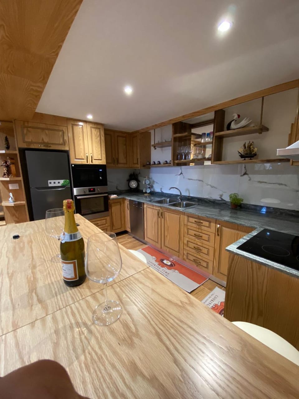 Kitchen or kitchenette, Dining area, Communal kitchen, Drinks