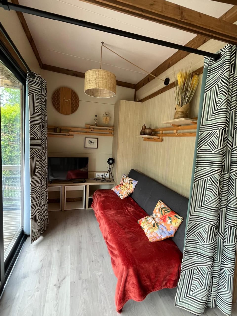 Chalet panoramique avec vue sur étang Campground/ 
RV Resort in Normandy