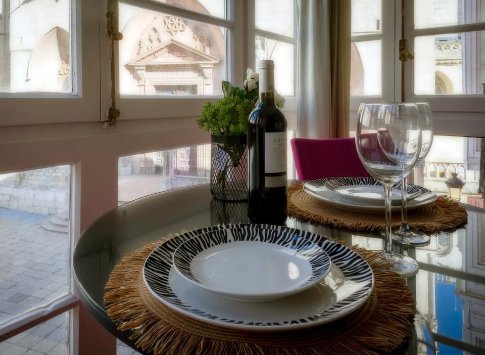 Dining area, Landmark view