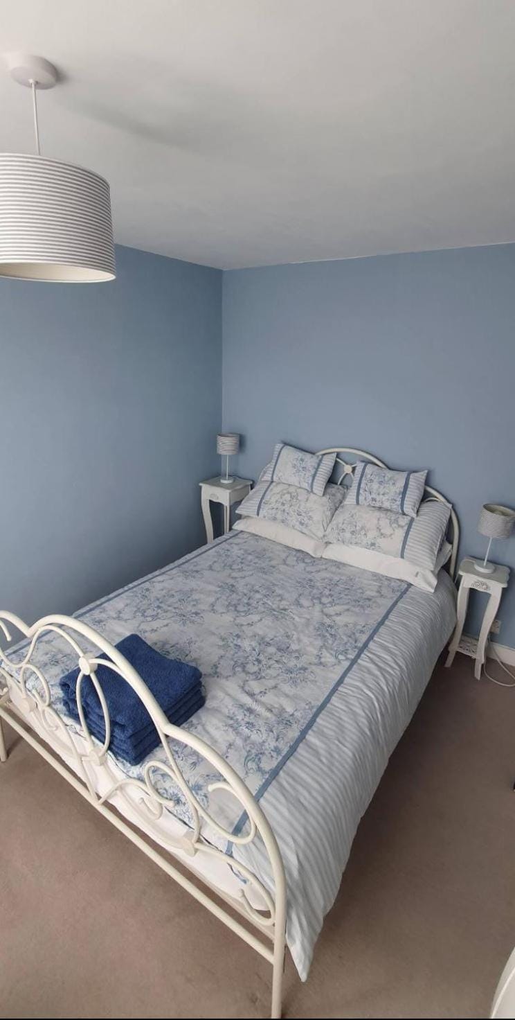 Beautiful 1 bedroom cottage with courtyard. House in Dover District