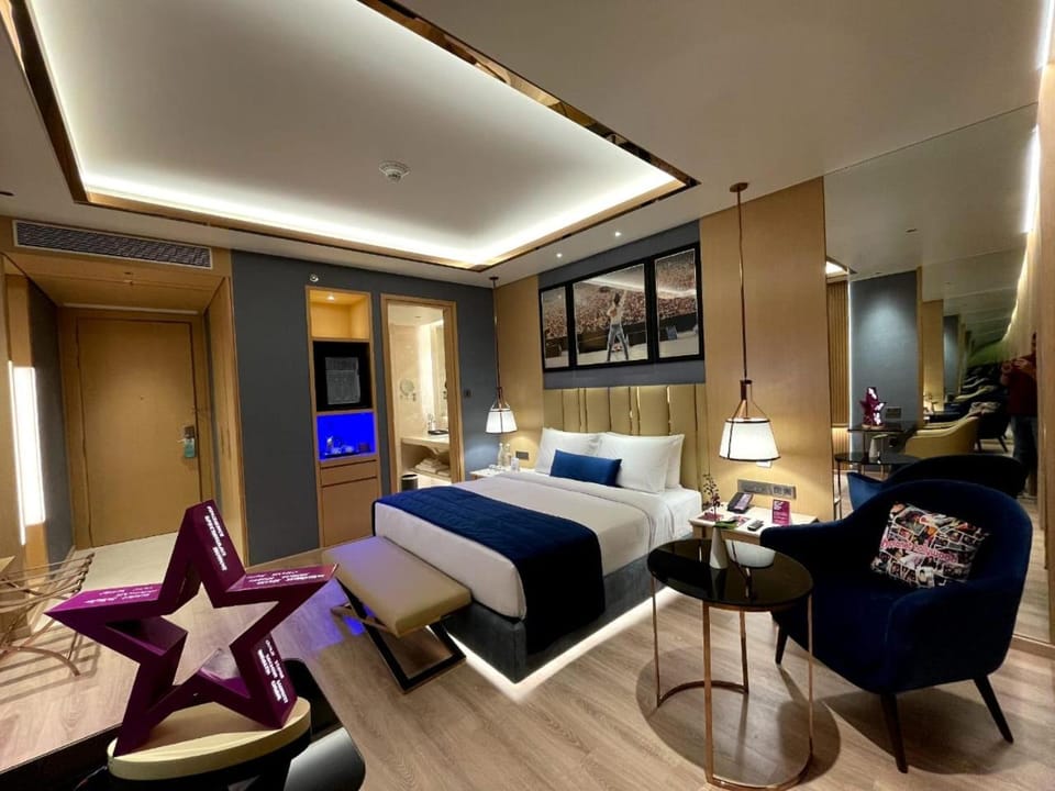 Photo of the whole room, Bedroom