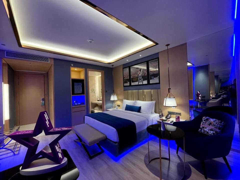 Photo of the whole room, Bedroom