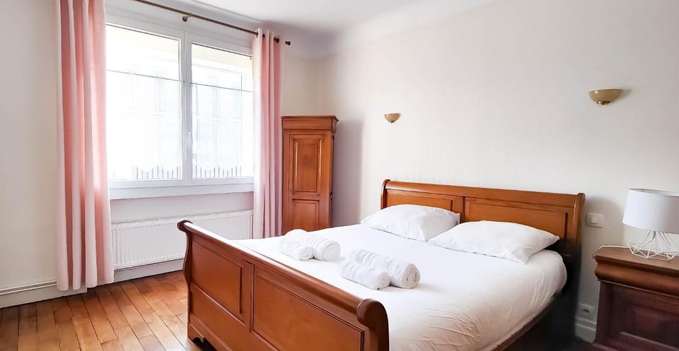 Bedroom, wardrobe