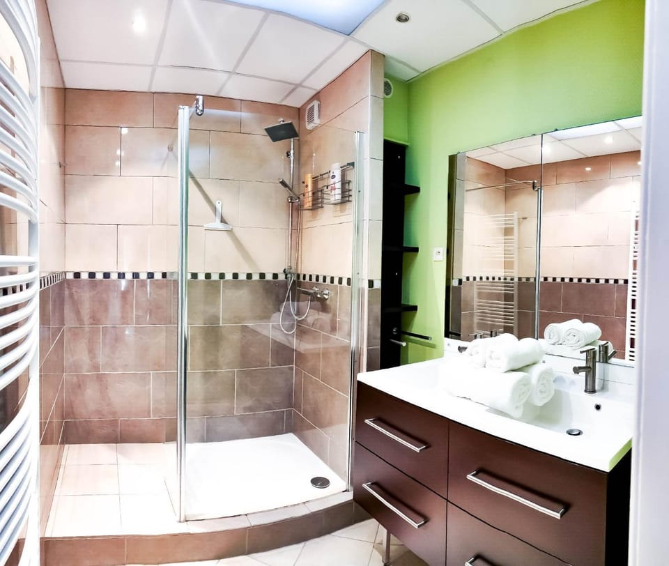 Shower, Bathroom