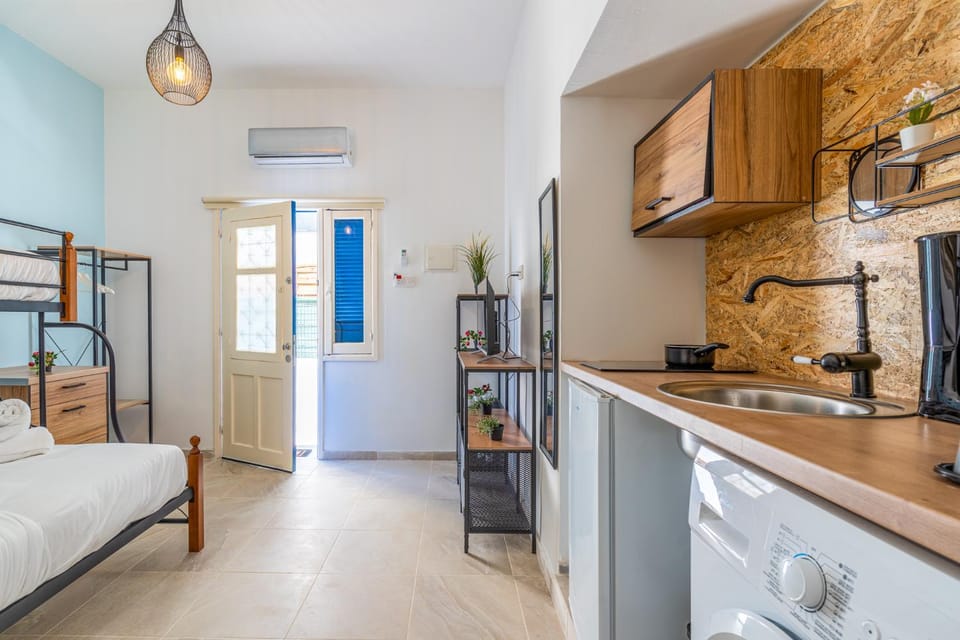 Bed, Kitchen or kitchenette