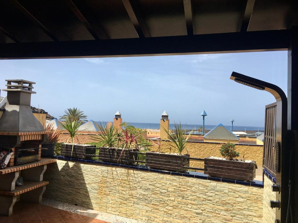 near the port, wide, confortable, WI-FI, terrace, aircon Apartment in Morro Jable