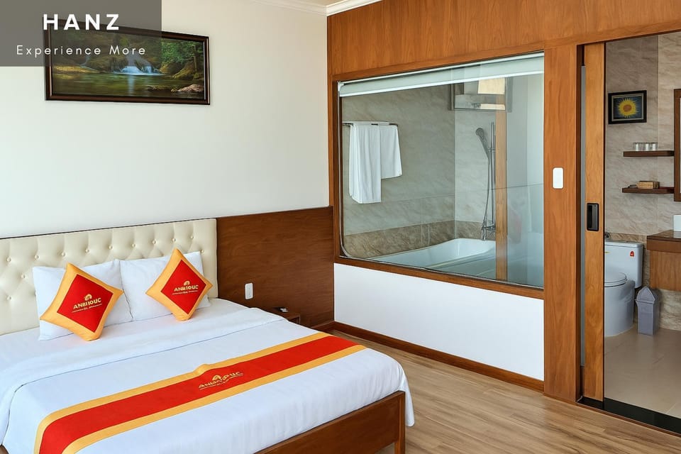 Shower, Bed, Bathroom, Photo of the whole room, Bedroom, towels