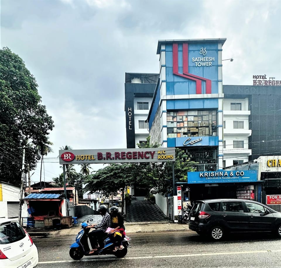 Property building, Day, Neighbourhood, Street view, Location, Parking