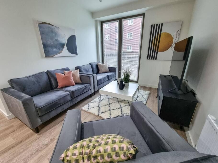 4 Bed Townhouse Piccadilly Free Parking House in Manchester