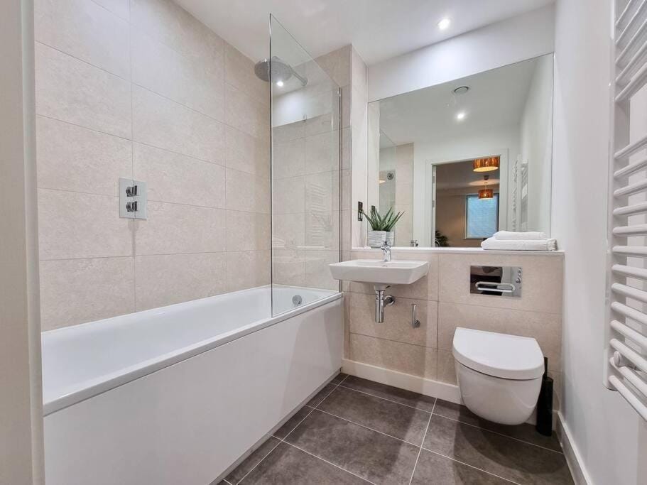 Shower, Toilet