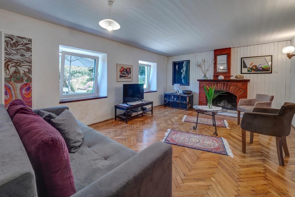 TV and multimedia, Living room, Seating area