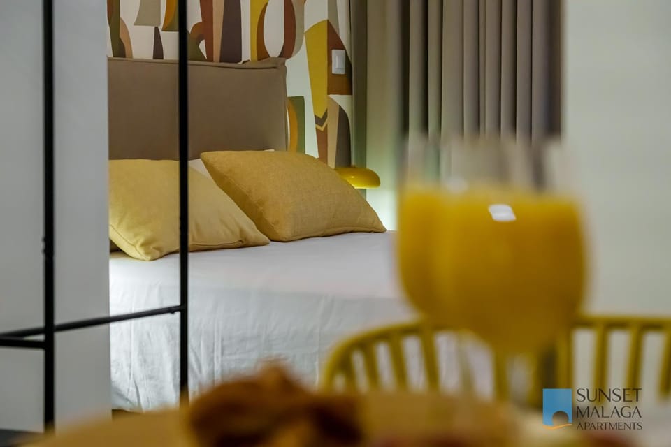 Bed, Bedroom, Drinks