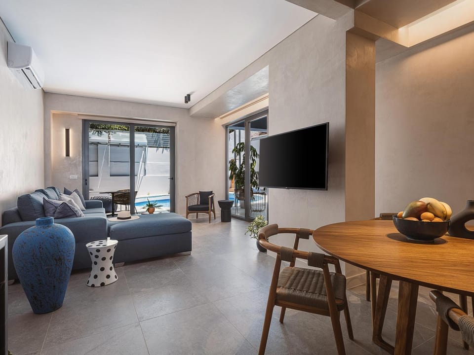 TV and multimedia, Living room, Seating area