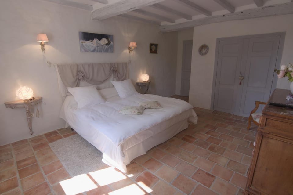 Bed, Photo of the whole room