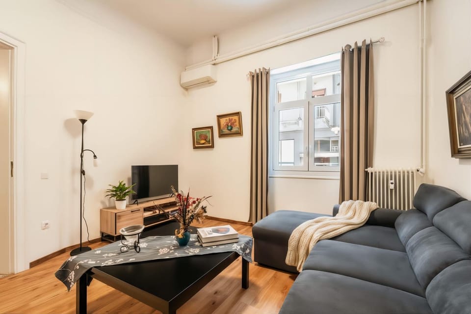Charming 3bd apt. close to metro House in Athens