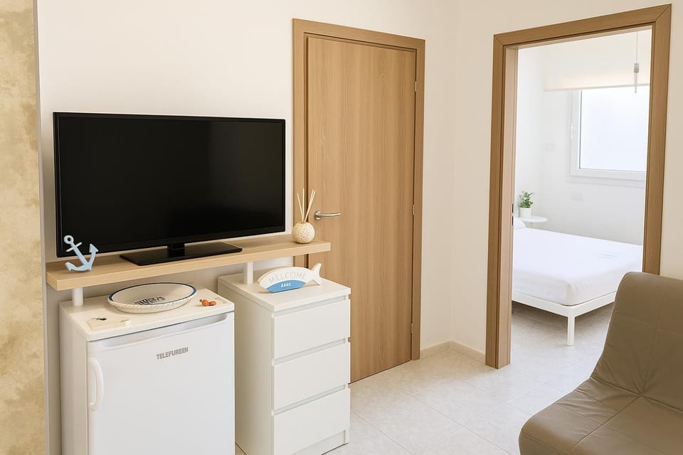 Communal lounge/ TV room, Living room, Seating area