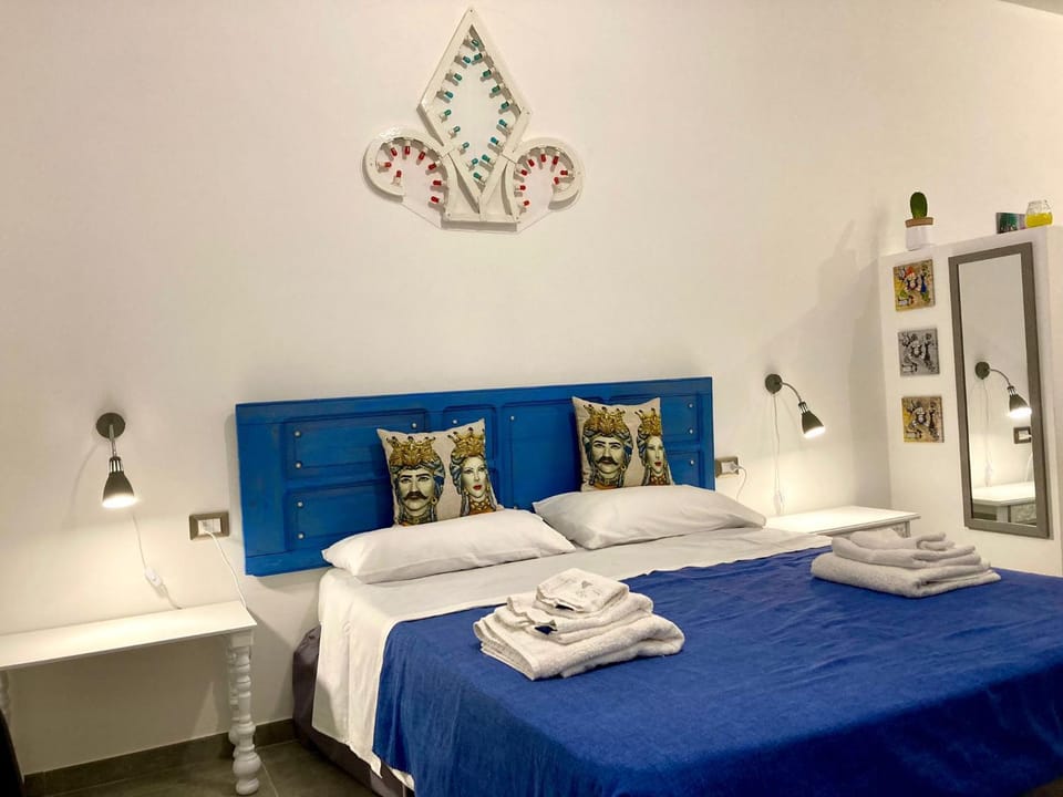 Bed, Photo of the whole room