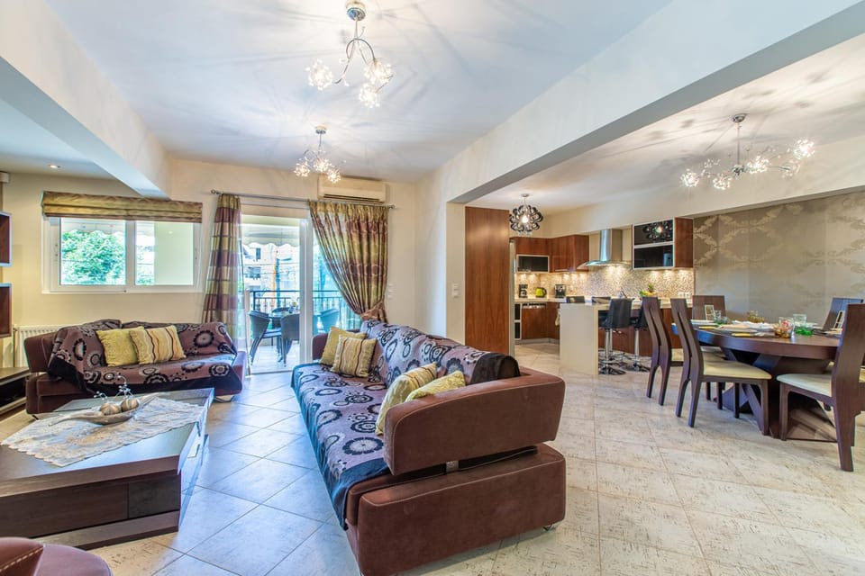 Living room, Seating area, Dining area