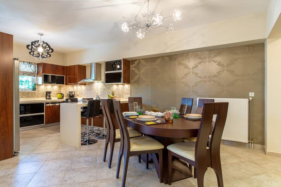 Food and drinks, Dining area