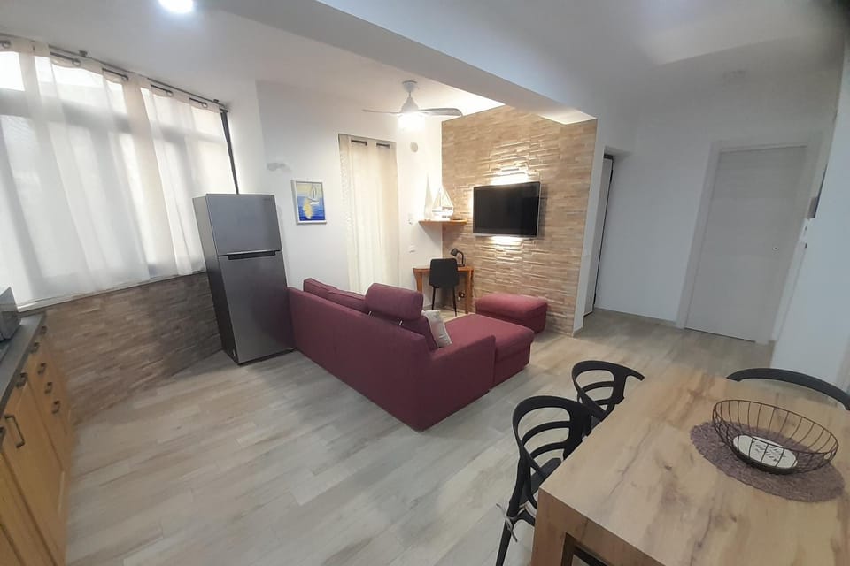 Communal lounge/ TV room, Seating area, Dining area