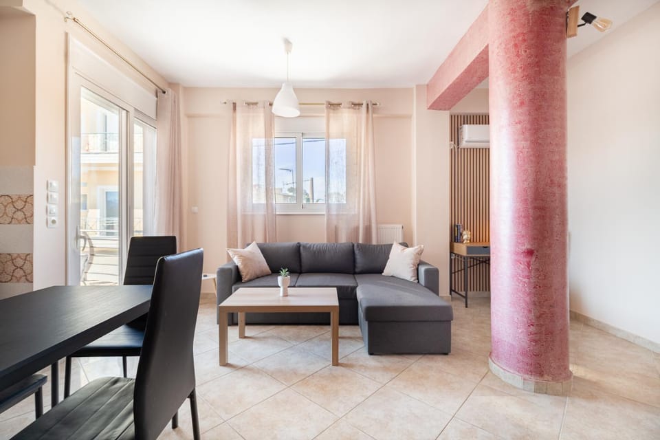 Living room, Seating area, Dining area, internet