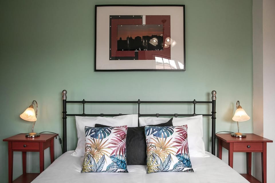 Bed, Photo of the whole room, Bedroom