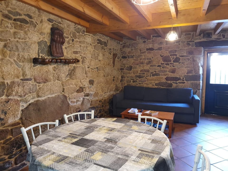 Living room, Lounge or bar, Seating area, Dining area