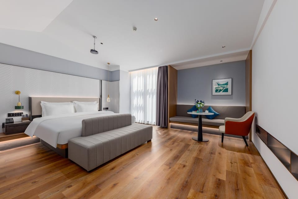 Bed, Seating area, Bedroom