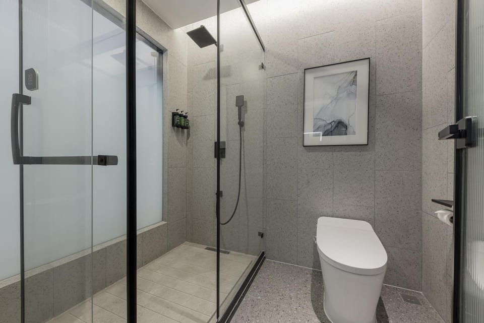 Shower, Toilet, Bathroom