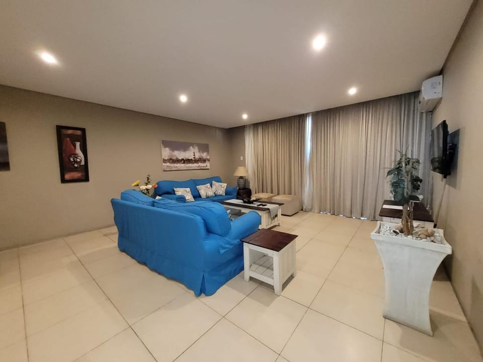 Communal lounge/ TV room, Living room, Lounge or bar, Seating area