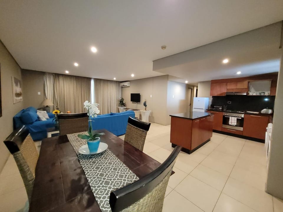 Living room, Lounge or bar, Seating area, Dining area, kitchen