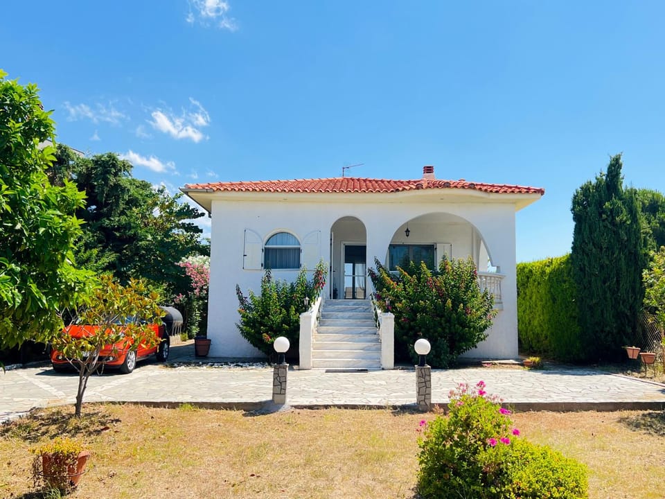 Facade/entrance, Spring, Garden, Landmark view