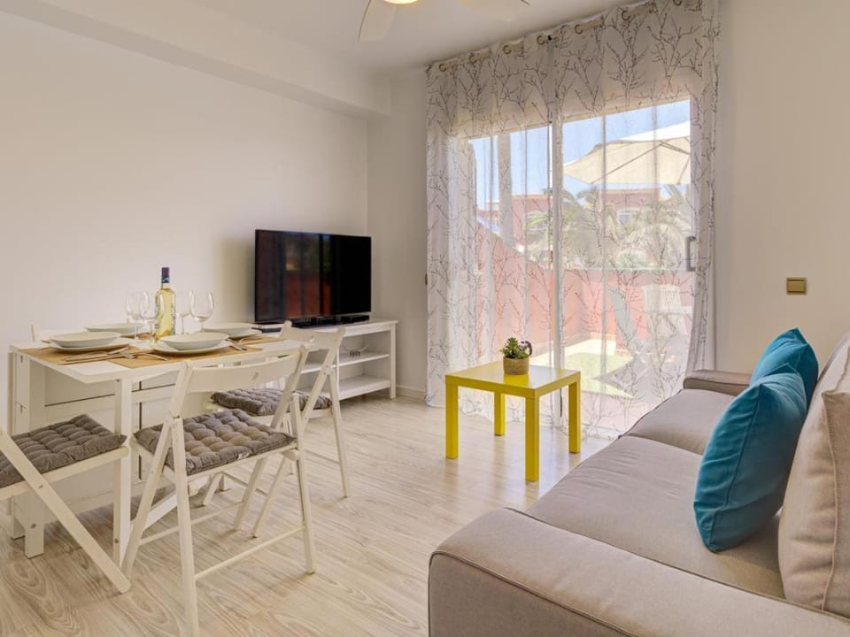 TV and multimedia, Living room, Dining area