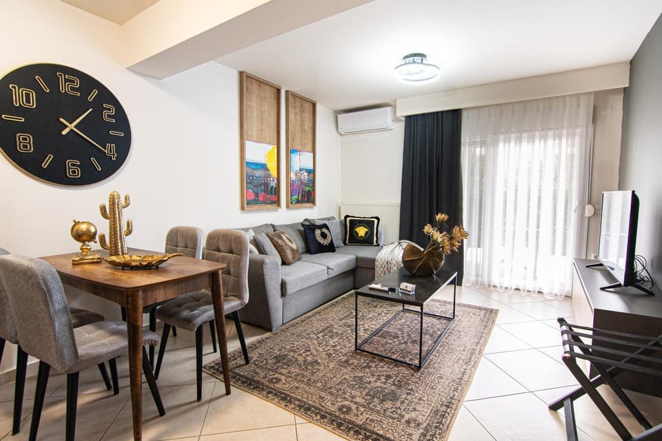 Living room, Seating area, Dining area, air conditioner