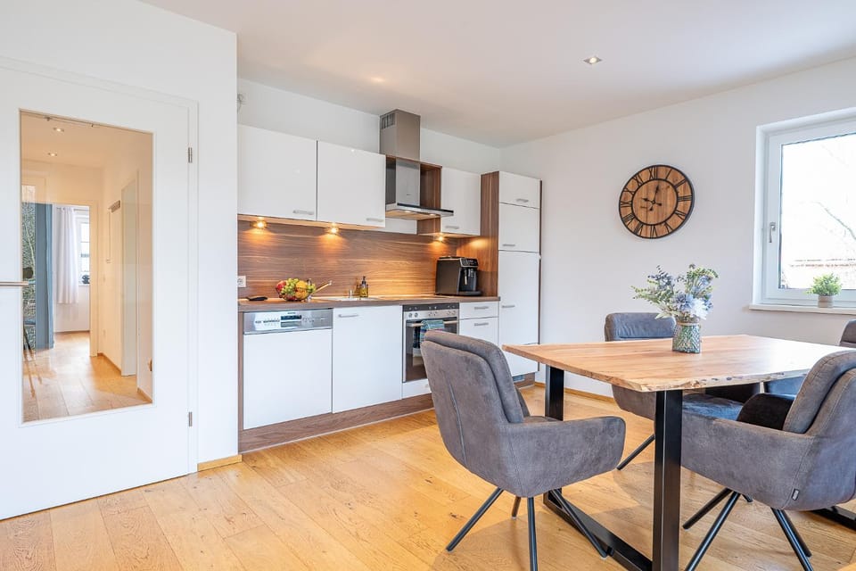 Dining area, kitchen